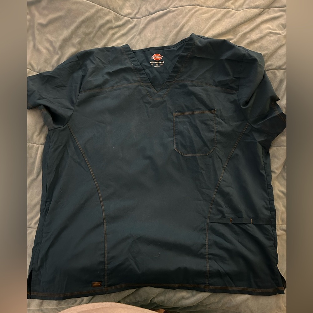 Men’s Scrub Dickies Men Top V-Neck 4XL. Great condition